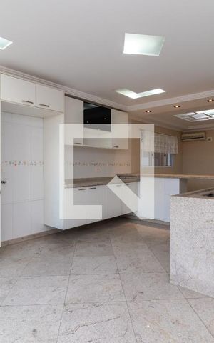 Casa à venda com 300m², 4 quartos e 4 vagasCozinha