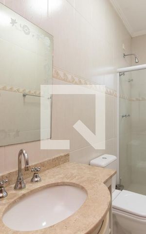 Casa à venda com 300m², 4 quartos e 4 vagasBanheiro da Suíte 2