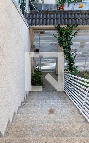 Casa à venda com 300m², 4 quartos e 4 vagasEscada