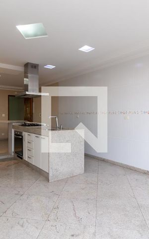 Casa à venda com 300m², 4 quartos e 4 vagasCozinha