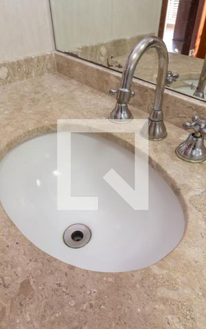 Casa à venda com 300m², 4 quartos e 4 vagasBanheiro da Suíte Principal