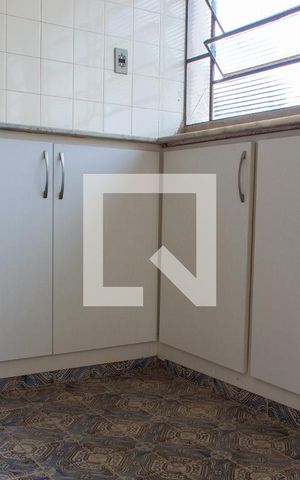 Casa à venda com 561m², 5 quartos e 5 vagas Casa à venda com 561m², 5 quartos e 5 vagasÁREA DE SERVIÇO