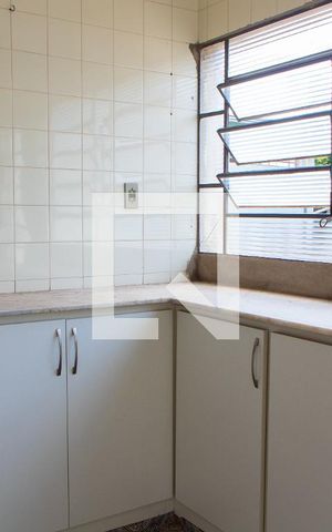Casa à venda com 561m², 5 quartos e 5 vagas Casa à venda com 561m², 5 quartos e 5 vagasÁREA DE SERVIÇO