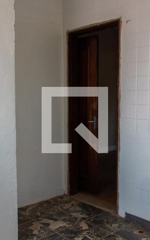 Casa à venda com 561m², 5 quartos e 5 vagas Casa à venda com 561m², 5 quartos e 5 vagasBANHEIRO DA SUITE
