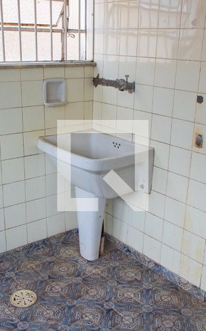 Casa à venda com 561m², 5 quartos e 5 vagas Casa à venda com 561m², 5 quartos e 5 vagasÁREA DE SERVIÇO