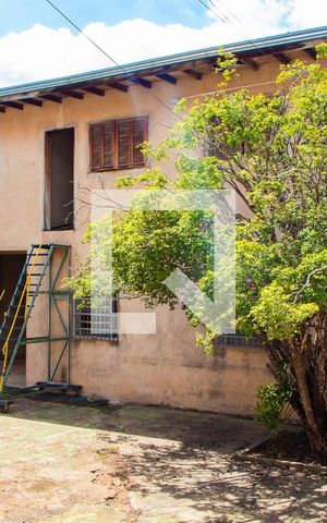 Casa à venda com 561m², 5 quartos e 5 vagas Casa à venda com 561m², 5 quartos e 5 vagasÁREA EXTERNA - FUNDOS