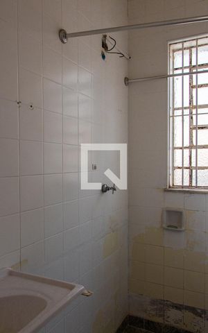 Casa à venda com 561m², 5 quartos e 5 vagas Casa à venda com 561m², 5 quartos e 5 vagasBANHEIRO SOCIAL PISO INFERIOR