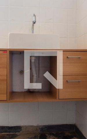 Casa à venda com 561m², 5 quartos e 5 vagas Casa à venda com 561m², 5 quartos e 5 vagasBANHEIRO SOCIAL