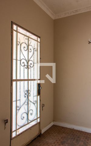 Casa à venda com 561m², 5 quartos e 5 vagas Casa à venda com 561m², 5 quartos e 5 vagasHALL DE ENTRADA FRENTE