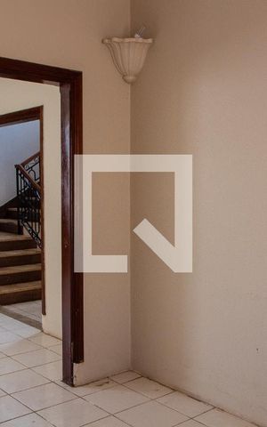 Casa à venda com 561m², 5 quartos e 5 vagas Casa à venda com 561m², 5 quartos e 5 vagasSALA DE TV