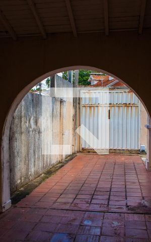 Casa à venda com 561m², 5 quartos e 5 vagas Casa à venda com 561m², 5 quartos e 5 vagasÁREA EXTERNA - FUNDOS