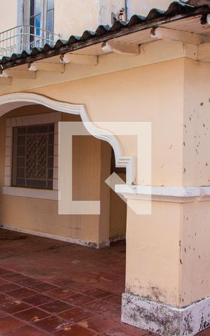 Casa à venda com 561m², 5 quartos e 5 vagas Casa à venda com 561m², 5 quartos e 5 vagasÁREA EXTERNA - FRENTE