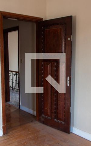 Casa à venda com 561m², 5 quartos e 5 vagas Casa à venda com 561m², 5 quartos e 5 vagasQUARTO 3QUARTO 3