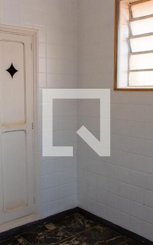 Casa à venda com 561m², 5 quartos e 5 vagas Casa à venda com 561m², 5 quartos e 5 vagasBANHEIRO DA SUITE
