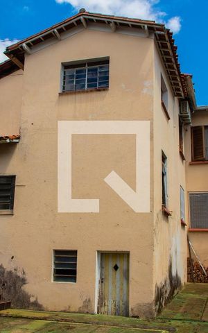 Casa à venda com 561m², 5 quartos e 5 vagas Casa à venda com 561m², 5 quartos e 5 vagasÁREA EXTERNA - FUNDOS