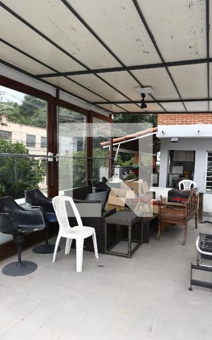 Casa à venda com 165m², 3 quartos e 1 vagaVaranda quintal 