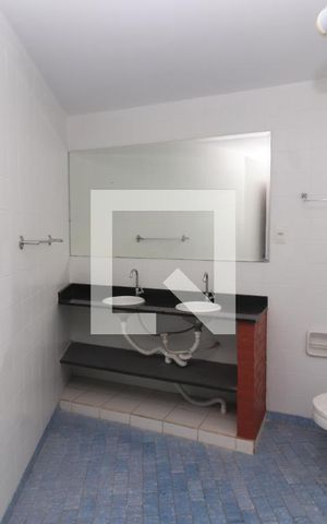 Apartamento para alugar com 90m², 2 quartos e sem vagaBanheiro