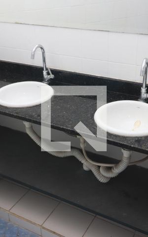 Apartamento para alugar com 90m², 2 quartos e sem vagaBanheiro
