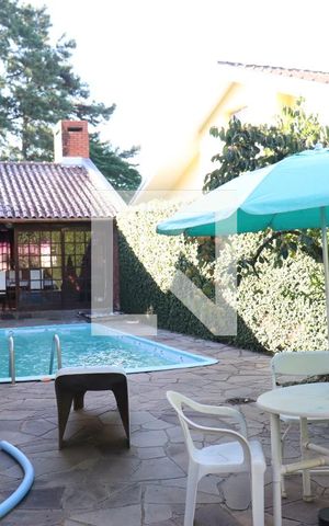 Casa à venda com 430m², 5 quartos e 2 vagasPiscina 