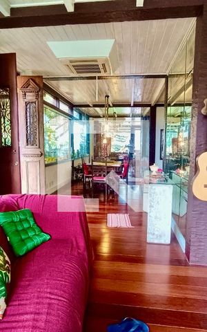Casa à venda com 1217m², 4 quartos e 4 vagasSala