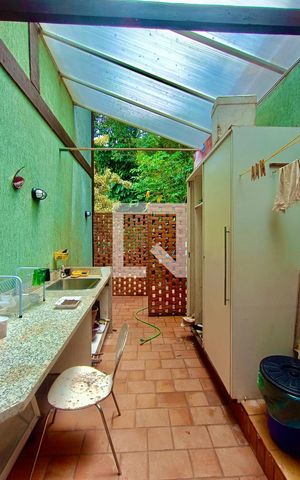 Casa à venda com 1217m², 4 quartos e 4 vagasÁrea de serviço 