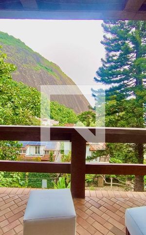 Casa à venda com 1217m², 4 quartos e 4 vagasSala