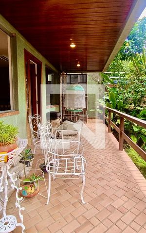 Casa à venda com 1217m², 4 quartos e 4 vagasVaranda do quarto 1 