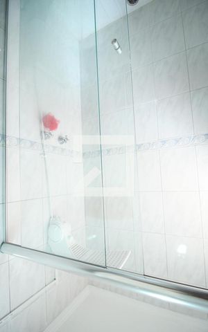 Casa à venda com 200m², 6 quartos e 2 vagasBanheiro da Suíte 2