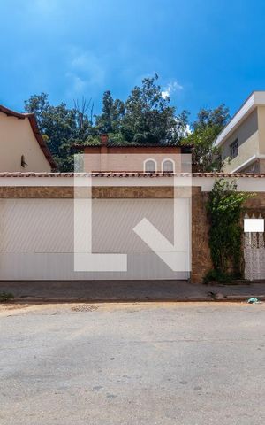 Casa à venda com 500m², 5 quartos e 3 vagasFachada