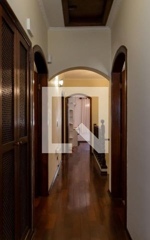 Casa à venda com 500m², 5 quartos e 3 vagasCorredor dos Quartos