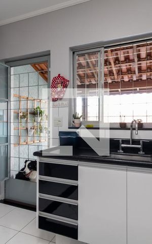 Casa à venda com 180m², 3 quartos e 2 vagasCozinha