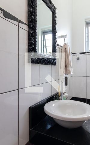 Casa à venda com 180m², 3 quartos e 2 vagasLavabo
