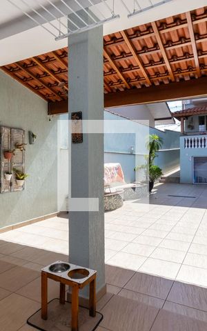 Casa à venda com 180m², 3 quartos e 2 vagasÁrea de Serviço