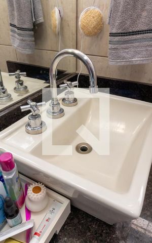 Casa à venda com 180m², 3 quartos e 2 vagasBanheiro 2