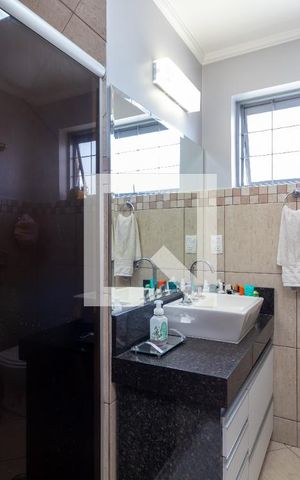 Casa à venda com 180m², 3 quartos e 2 vagasBanheiro da Suíte