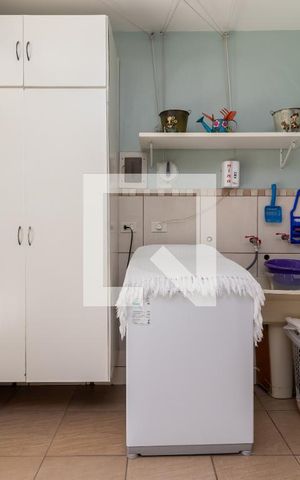 Casa à venda com 180m², 3 quartos e 2 vagasÁrea de Serviço