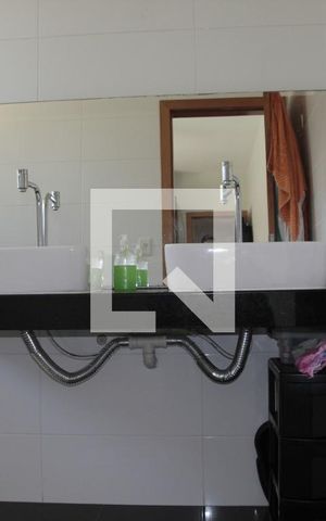 Casa à venda com 170m², 3 quartos e 6 vagasbanheiro da suite