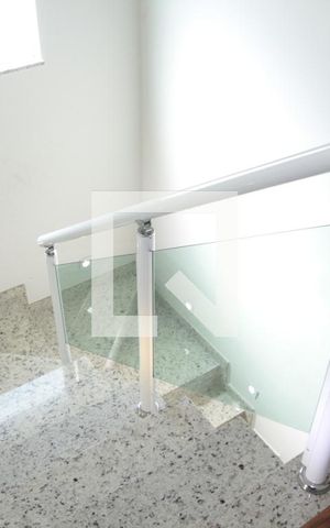 Casa à venda com 170m², 3 quartos e 6 vagasescada