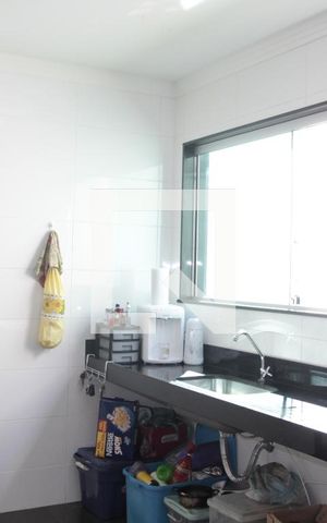 Casa à venda com 170m², 3 quartos e 6 vagascozinha
