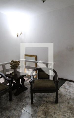 Casa à venda com 260m², 5 quartos e 2 vagasHall entre os quartos