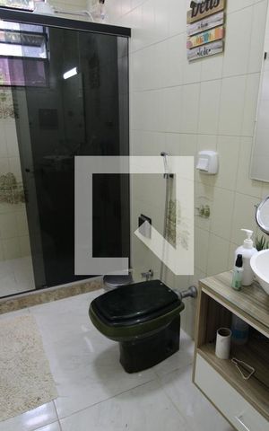 Casa à venda com 260m², 5 quartos e 2 vagasBanheiro do corredor