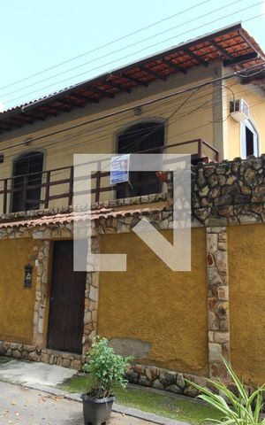 Casa à venda com 260m², 5 quartos e 2 vagasFachada