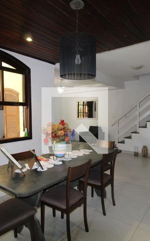 Casa à venda com 260m², 5 quartos e 2 vagasSala