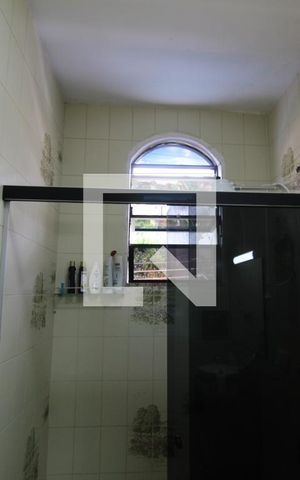 Casa à venda com 260m², 5 quartos e 2 vagasBanheiro do corredor