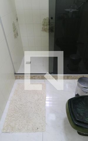 Casa à venda com 260m², 5 quartos e 2 vagasBanheiro do corredor