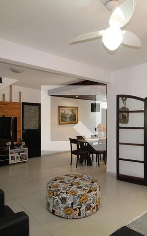 Casa à venda com 260m², 5 quartos e 2 vagasSala