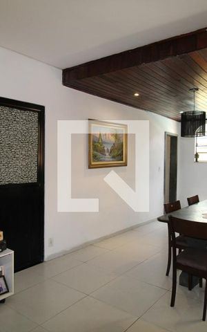 Casa à venda com 260m², 5 quartos e 2 vagasSala