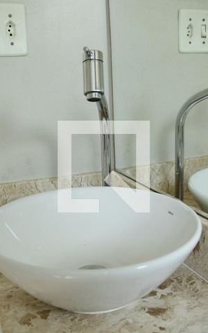Apartamento para alugar com 57m², 2 quartos e 2 vagasBanheiro