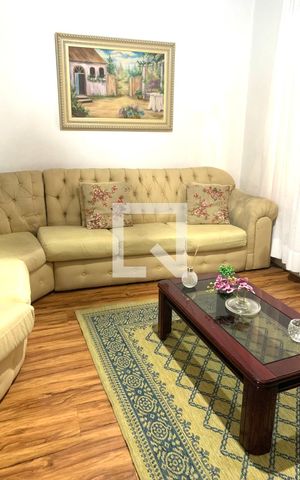 Casa à venda com 140m², 3 quartos e 2 vagas Casa à venda com 140m², 3 quartos e 2 vagasSala