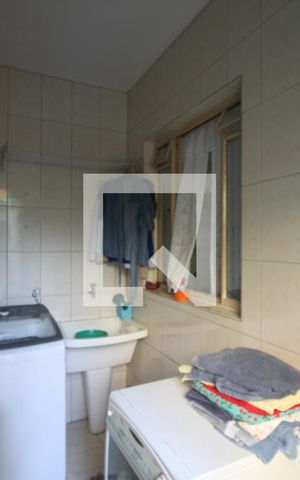 Casa à venda com 140m², 3 quartos e 2 vagasÁrea de serviço